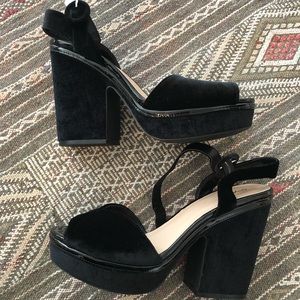 Qupid platform velvet sandals